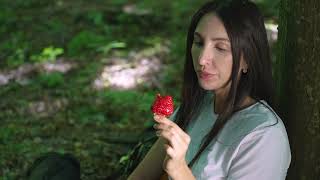 Solo Young Girl In The Forest Makes A Fire And Bakes Potatoes/Natural Sounds Food-Asmr #Bushcraft