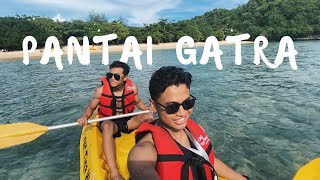 Main Canoe di Pantai Gatra | Terdampar di Teluk Asmara