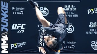 Tony Ferguson showcases slick dance moves within UFC 229 open workout