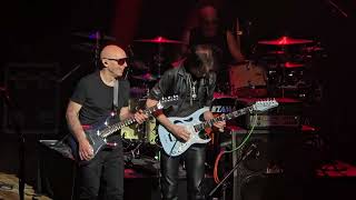 Steve Vai &amp; Joe Satriani playing &quot;Enter Sadman&quot; at The Belk Theater. Final song of the concert