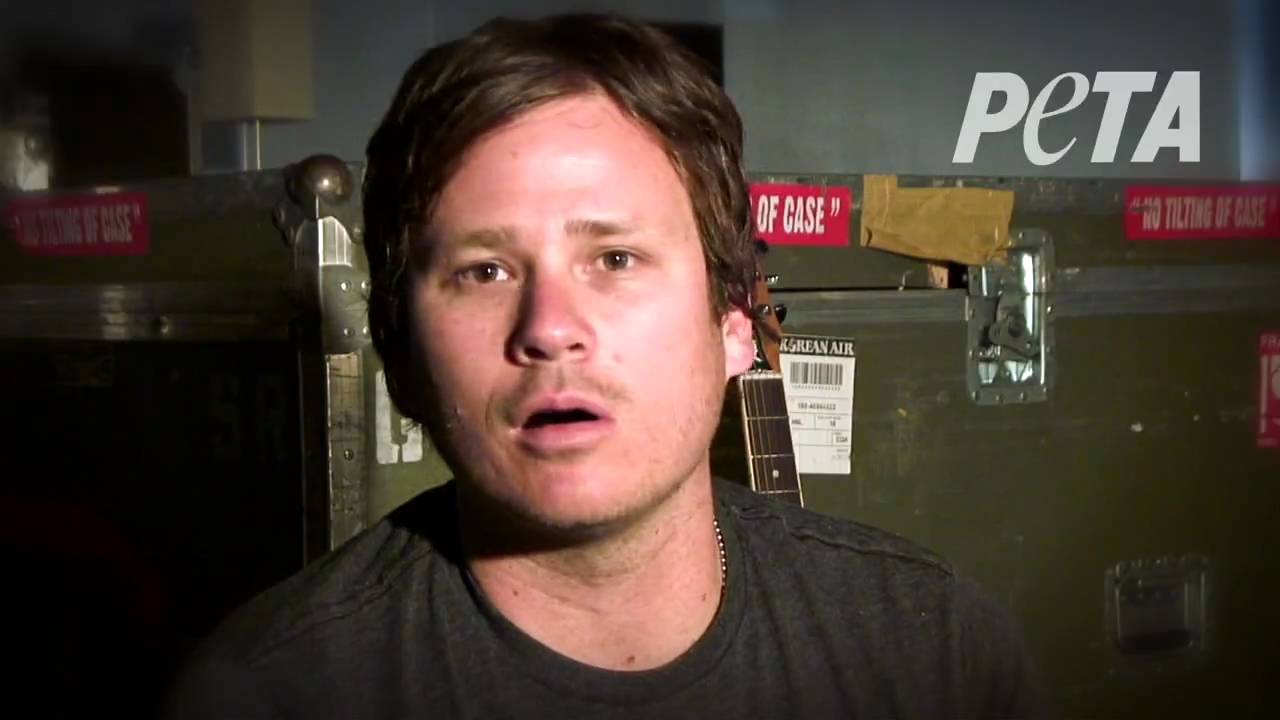 Blink 182's Tom DeLonge - Have the Balls to Fix Your Dog - YouTube