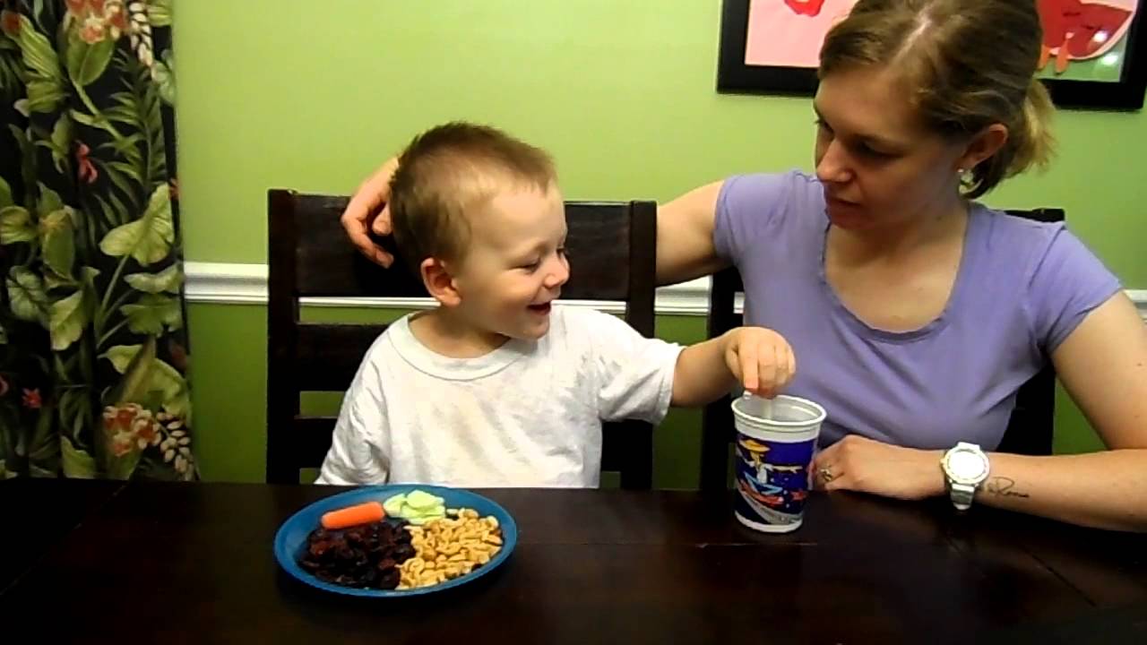 2.5 Year Old with Autism Eating - YouTube
