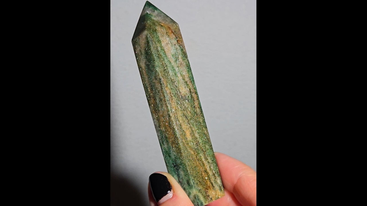 Sparkly green and golden mica fuchsite tower - MCA64