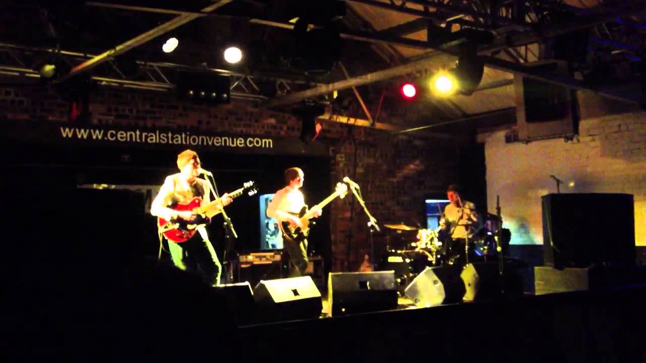 Houdini Dax - Found Love At The Dole Office live @ Focus Wa