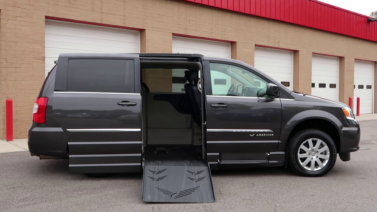 2016 chrysler town and country handicap van