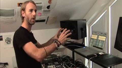 Native Instruments - Traktor Pro - Artists - Richie Hawtin - 4 Decks & Needle Drops (Part 2 of 3)