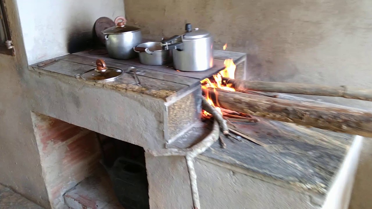 Fogão a lenha continuação.... - YouTube