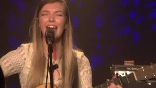 Video thumbnail of "Hannah Mae - Back To You (Live @ Simplon, Groningen, 19-10-2019)"