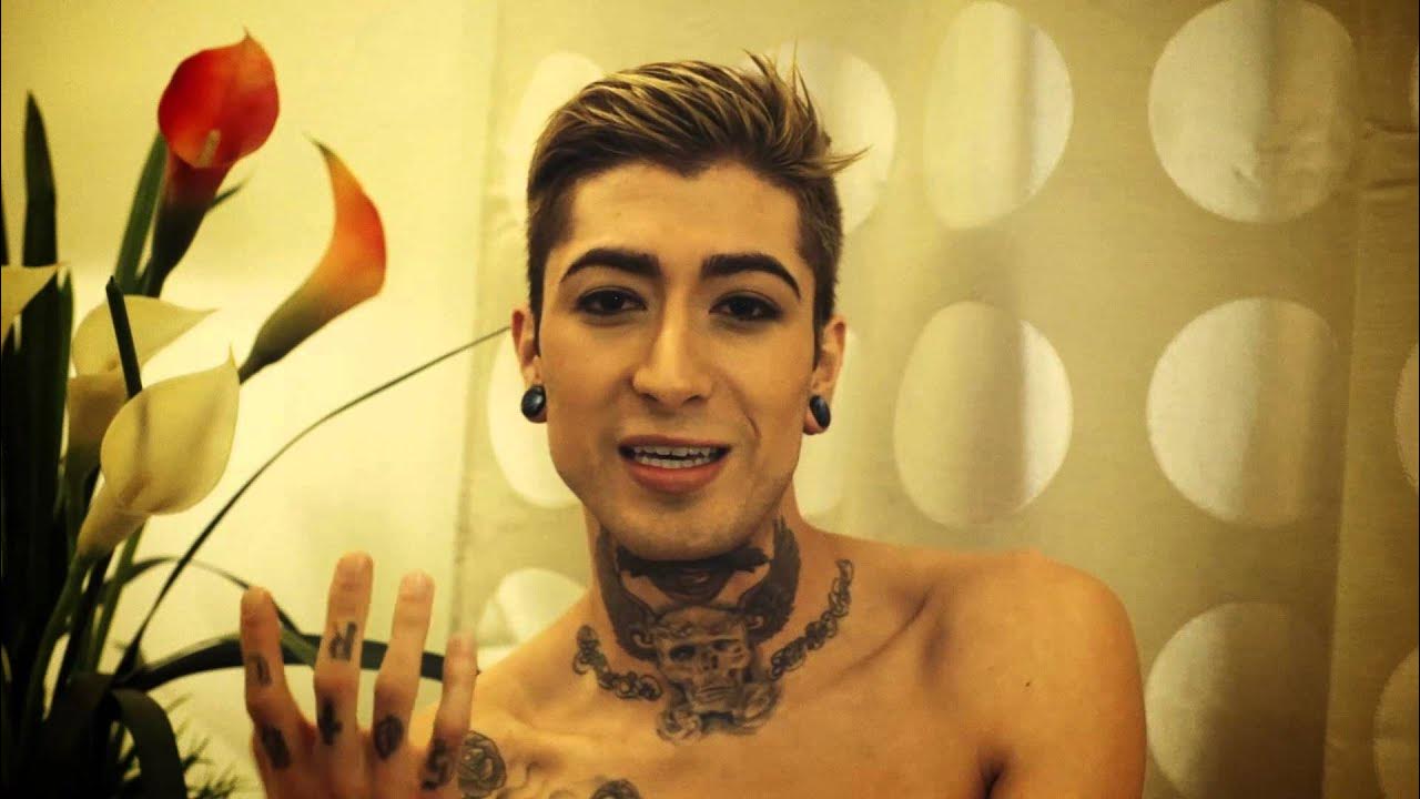 Антонио тостадо гарсия. Ромео тостадо топ-модель. Центурион фигура. Ромео тостадо топ-модель. Alfa romeo 33 stradale салон.