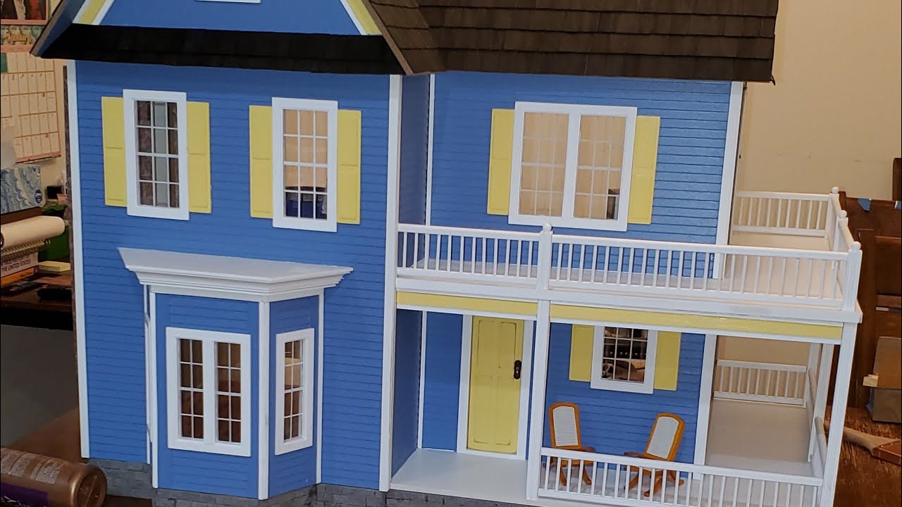 Victoria's Farmhouse dollhouse 1:12 scale. 