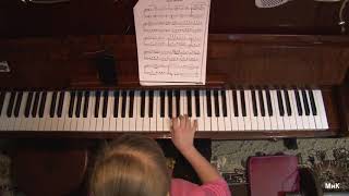 игра на пианино:  Анна Полька