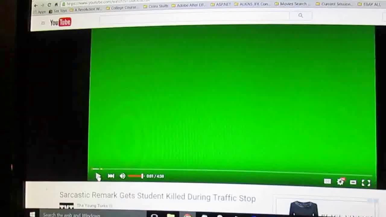 Почему экран становится зеленым. Зелёный экран вместо видео. Видео на ютубе зеленый экран. Лосяш с зелёным экраном. На виндовс зеленый экран и знак предупреждения.