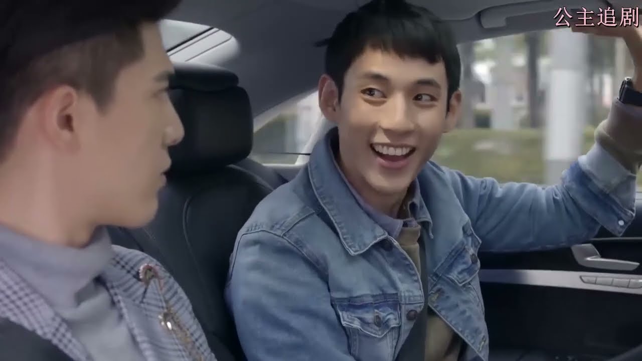 【BL】霸總將小受壓在身下，雙手不停在他身上摸，小受差點起反應了！#男男#耽美#愛情