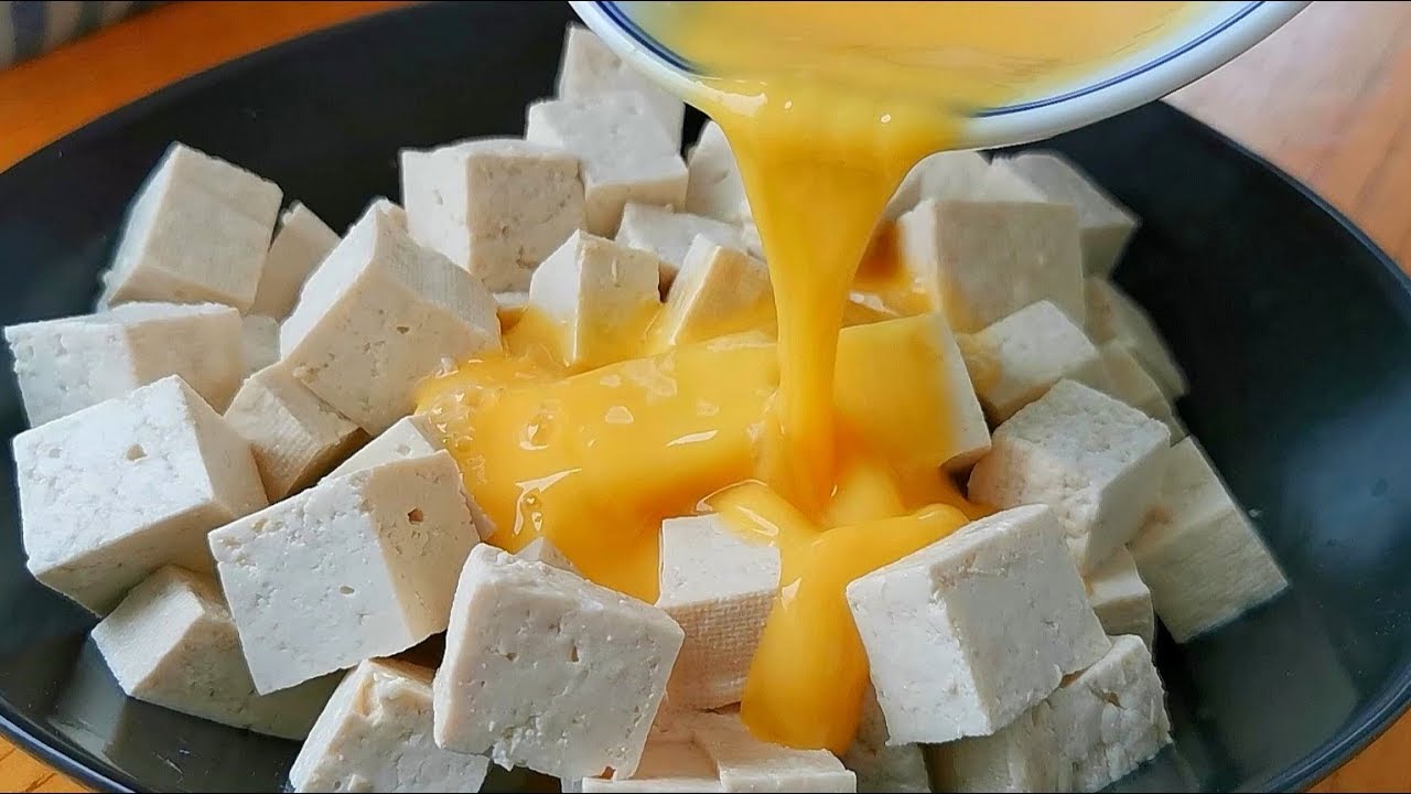 豆腐不要直接炒著吃，淋2個雞蛋，出鍋比紅燒肉香，上桌瞬間掃光【小穎美食】