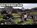 Esta pareja VIVE SÓLO, criando TRUCHAS  y OVEJAS en los ANDES del PERÚ