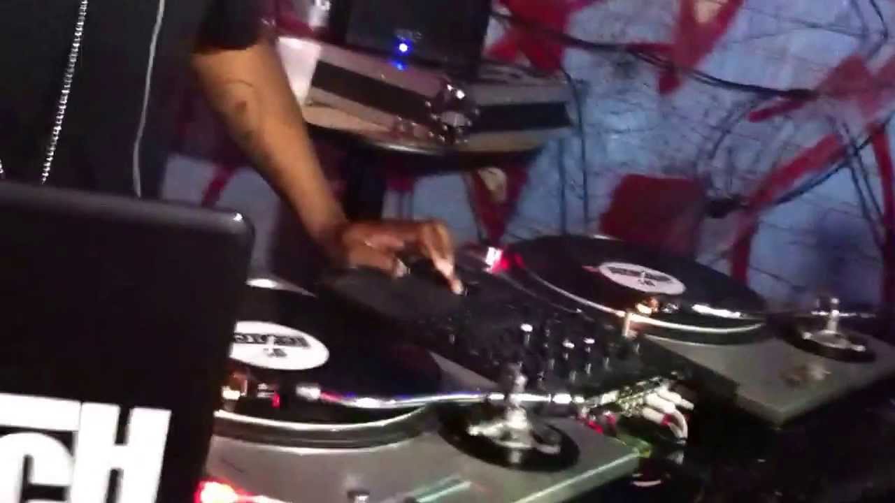 DJ Scratch @ Ol' Dirty Sunday's in Tampa Florida giving us 7 mins of heaven