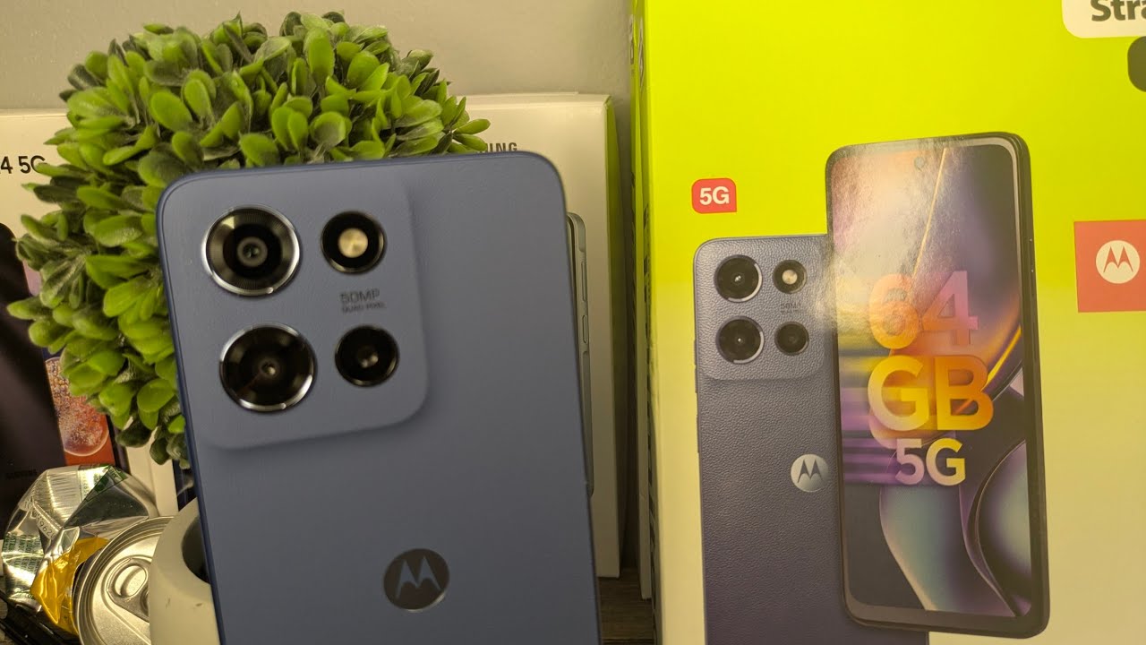 Moto G 64GB (2025) unboxing. Is this the cheaper Moto G 5G? - YouTube