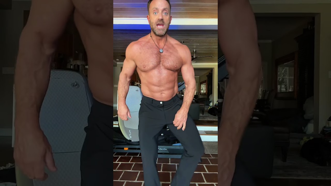 The Maelreg Heat-Tech Golf Pants are fleece lined on the inside to keep your legs warm, but still