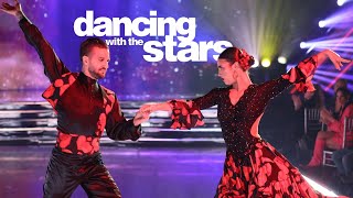 Charli D'Amelio and Mark Ballas Paso Doble (Week 9) | Dancing With The Stars on Disney+ Resimi