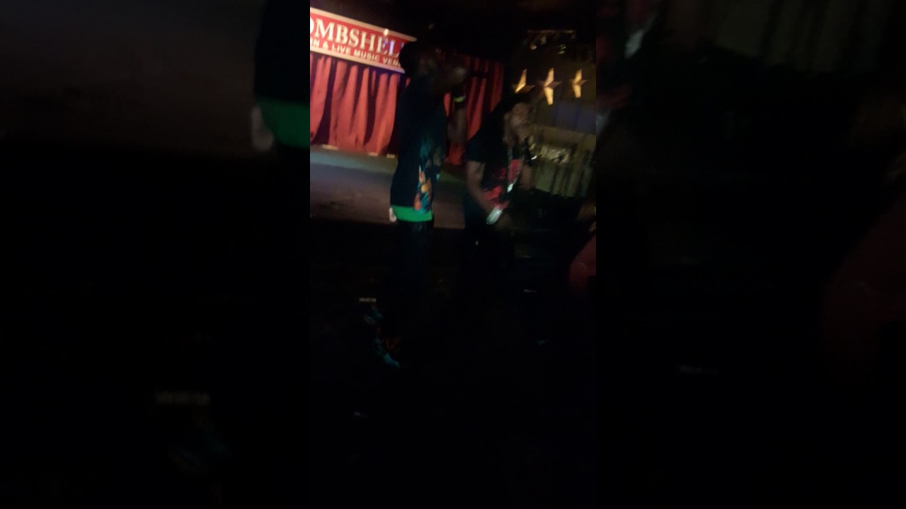 1Breeze Live @ BombShell Tavern