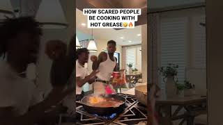 How scary people be frying with hot grease🤣🔥 #shorts Resimi