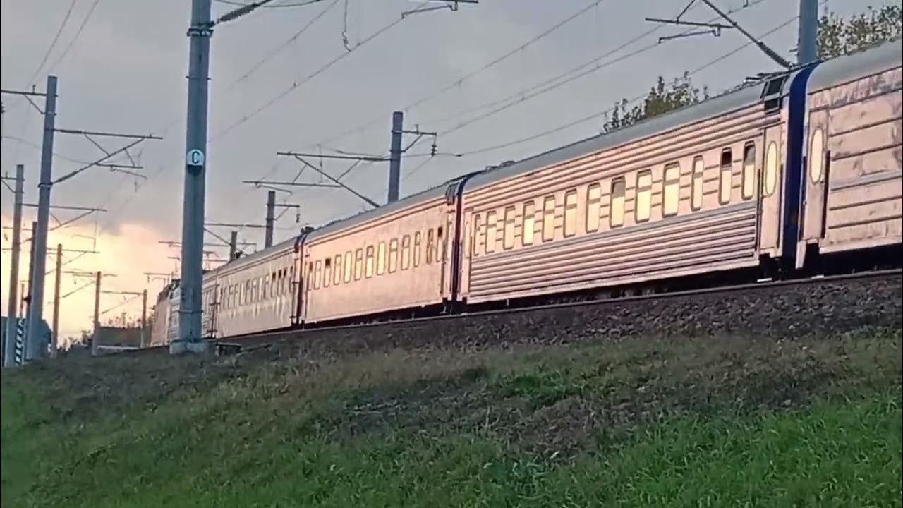 Поезд 302б минск адлер. Ржд поезд 302б минск адлер. Жд вокзал миллерово. Поезд 301 минск адлер. Электровоз эп1м синий минск адлер.