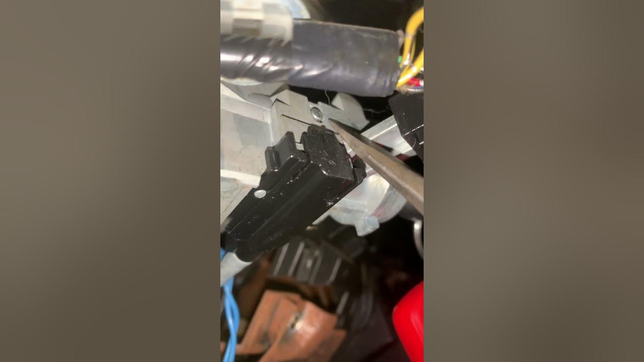 02-05 Mitsubishi Ignition Tumbler Removal (Less Then A Minute!) - YouTube