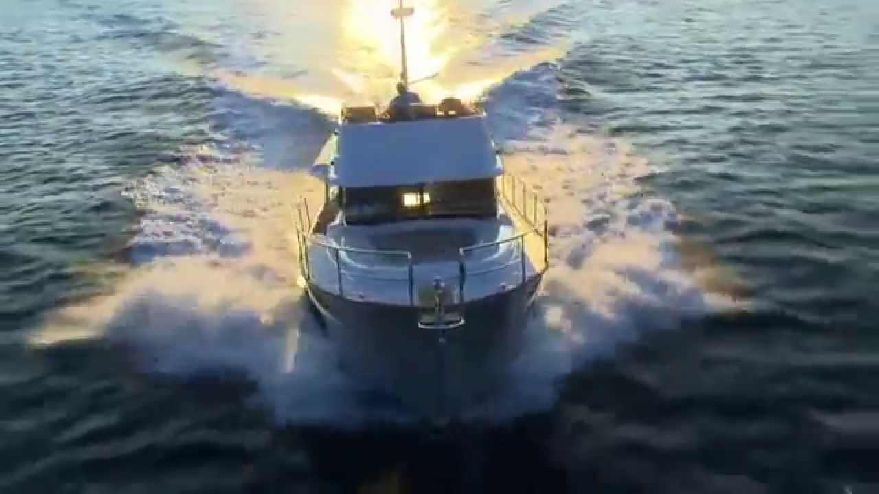 Моторная траулерная яхта Beneteau Swift Trawler 44