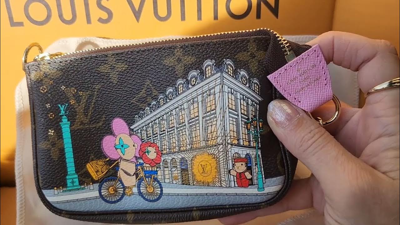 Louis Vuitton VIVIENNE HOLIDAYS 2022 PARIS Mini Pochette Accessoires/Bag.  M81760