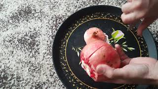 طريقة سحرية و سهلة لتقشير #الرمان . A magic and easy way to peel #pomegranate