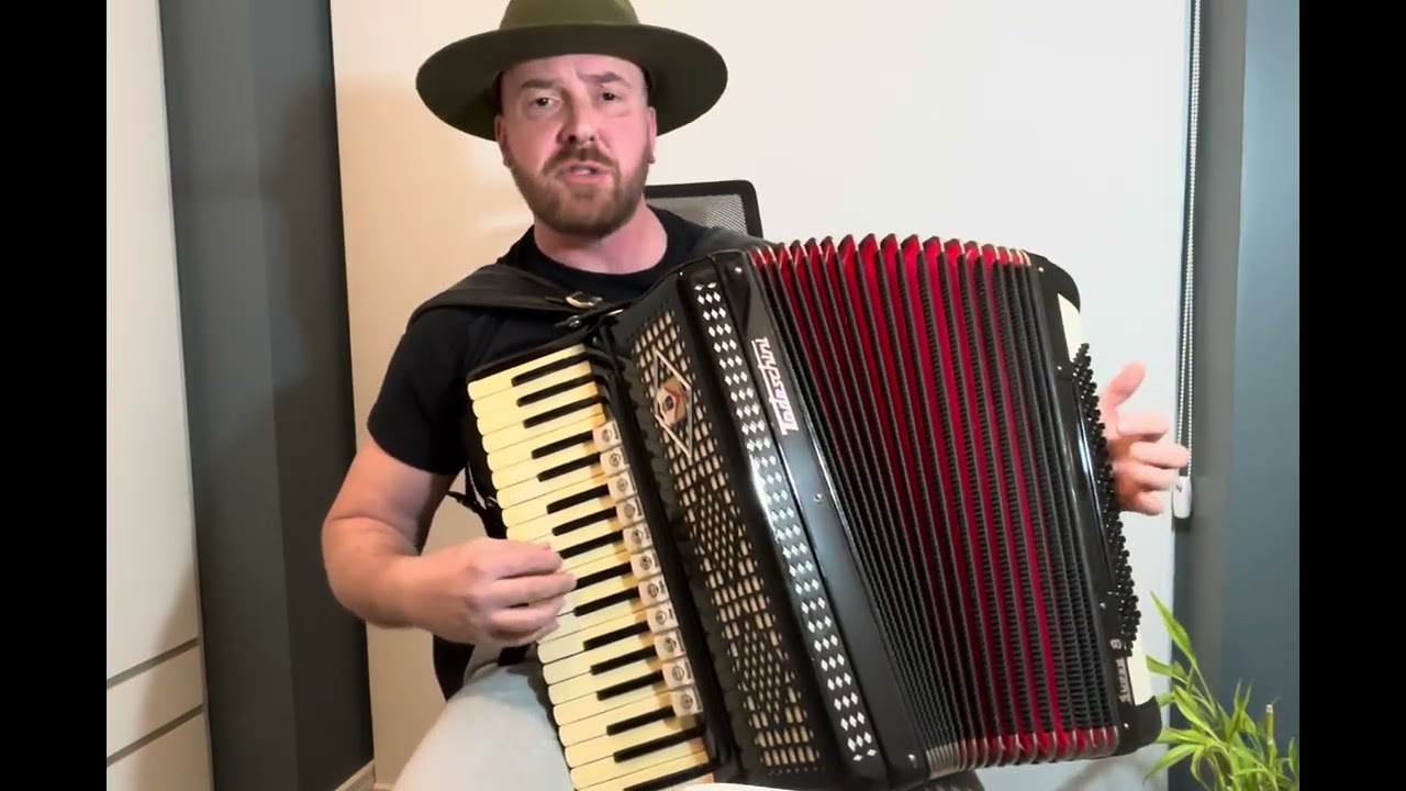 Música: Morena dos Olhos Verdes - Porca Véia - Interpretada por: Maurício Scopel