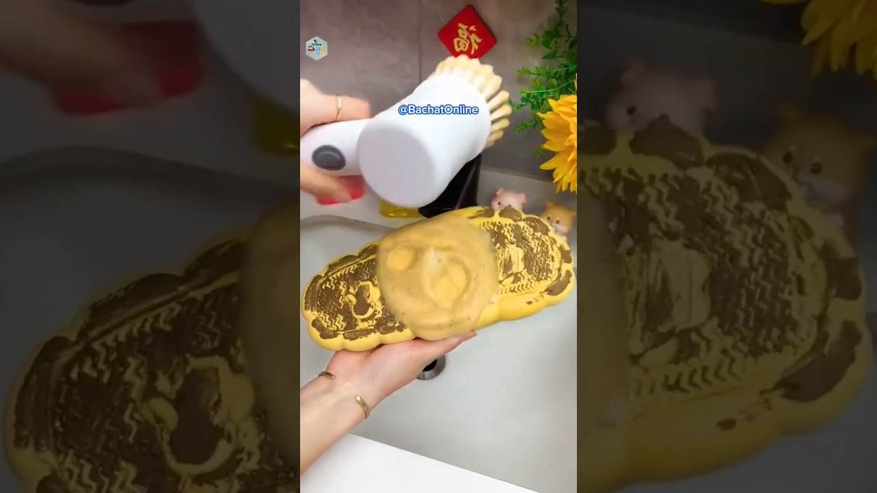 Portable kitchen cleaning brush 