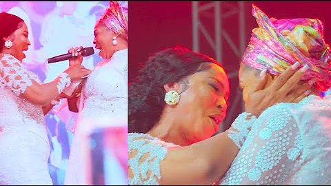Fathia Balogun Step On Stage,Hugs Tope Alabi, Dance & Spray Her Money On Her Birthday While Singing