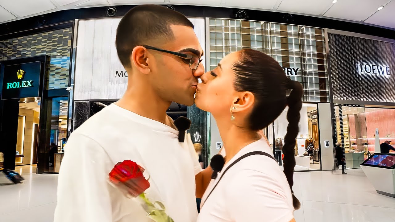 Sam And N3ON Go Shopping In The Philippines!