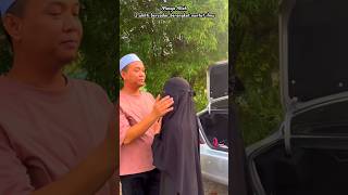 Masya Allah 2 anak gadis bercadar pergi nuntut ilmu, dilepas ayah nya,semoga jadi anak yang sukses