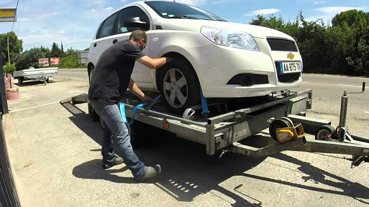 Comment remorquer une voiture avec une corde?