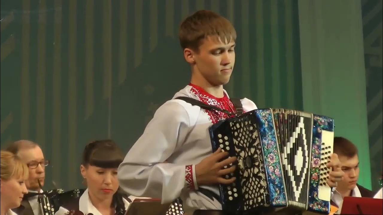 Марийский гармонист. Марийские гармонист и барабанщик. Марийские гармонисты