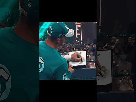 جون سينا يوقع العقد امام رومان رينز     المصارعة الحرة 