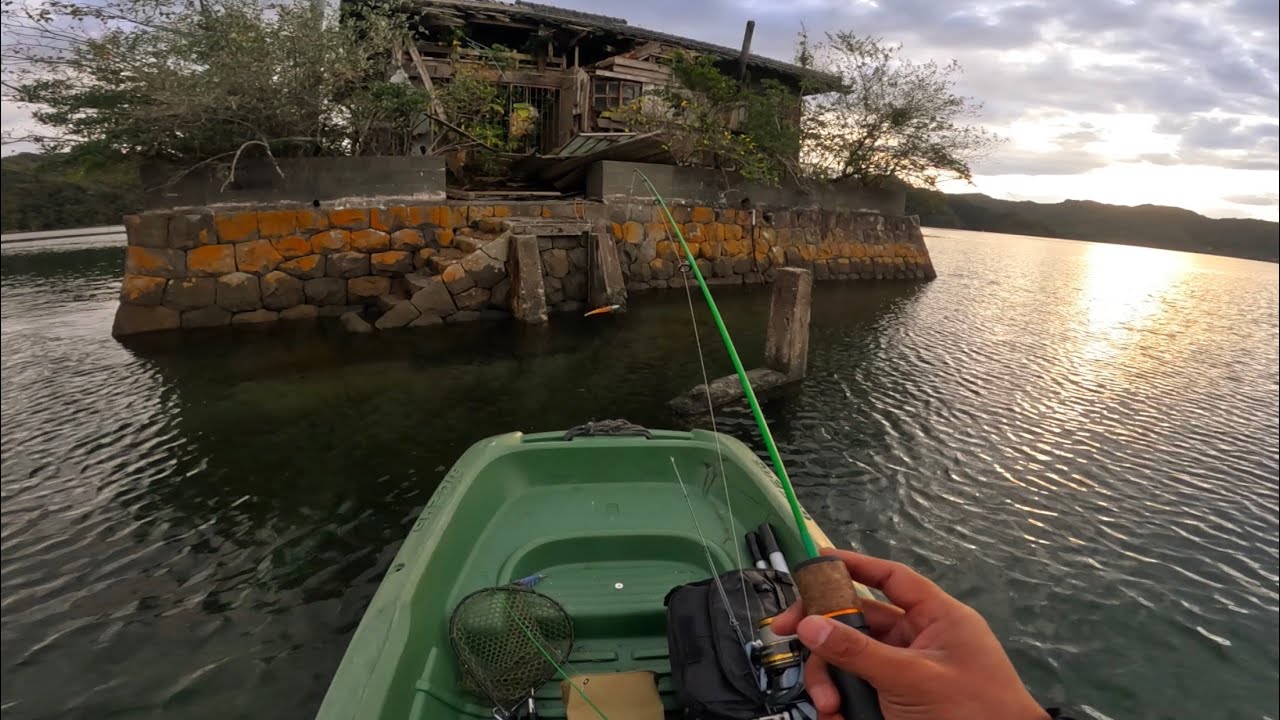 謎の廃墟の周りで釣りしてみたよ！