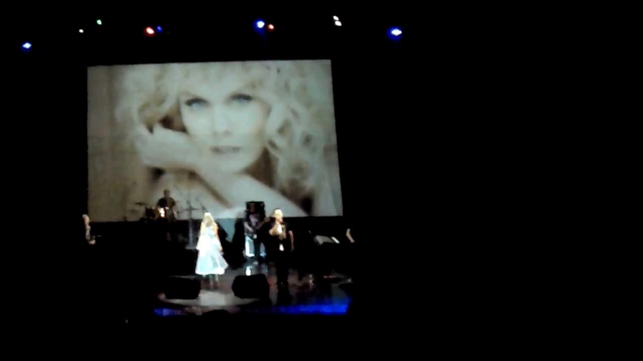 слушать песню хочу любви. текст песни пообещайте мне любовь хоть на мгновение. до сих пор люблю тебя. текст про любовь.