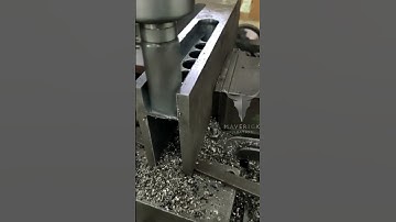 Link slotting in operation on milling machine
