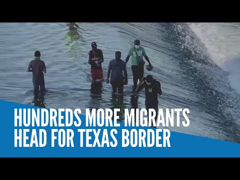 Hundreds more migrants head for Texas border