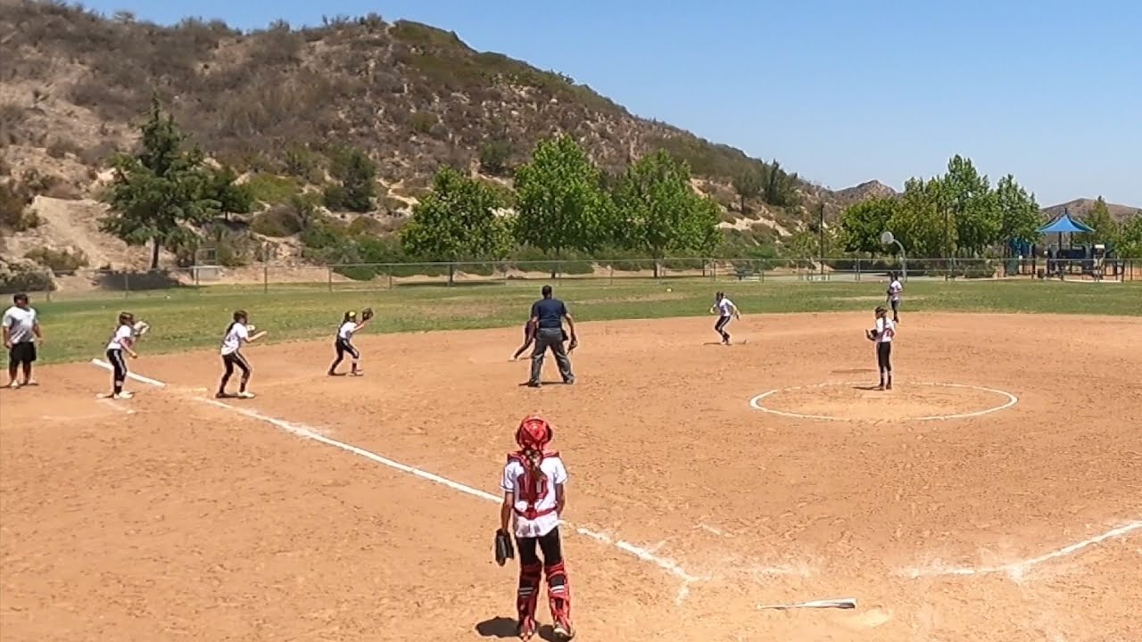 The coolest 10U pickle in softball...Allison's showdown in noman's