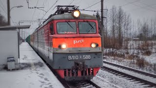 На первом выпавшем снеге! Электровоз ВЛ10у-588 с грузовым поездом на о.п. 77 км.