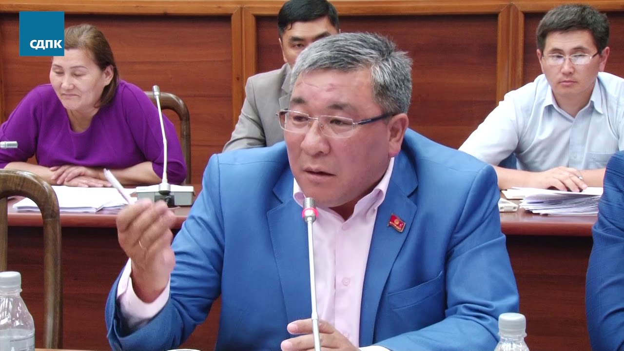 Рыскелди Момбеков:  Азыр талаадан өлсөн арактан, ооруканадан өлсөн рактан өлдү дешет
