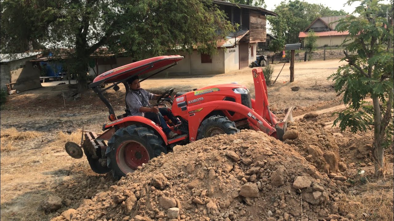เกรดดินกับรถไถ kubota L4018 ตัวเล็ก ใจใหญ่
