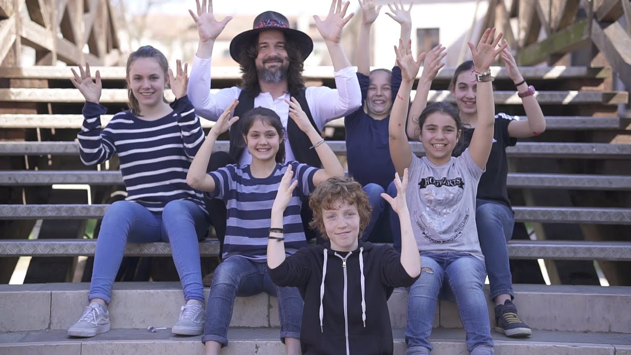 Credo in una scuola - Luca Bassanese (official video)