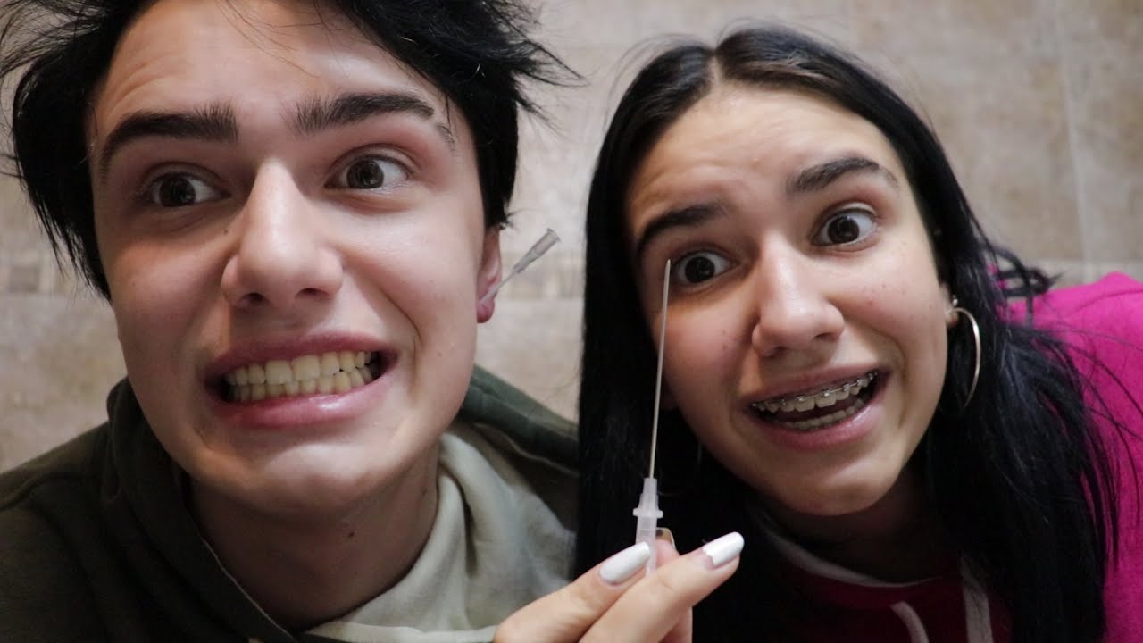 MI HERMANA ME HACE UN PIERCING | ESPECIAL 50K | Mafiuut Ft. @lolatomaszeuski