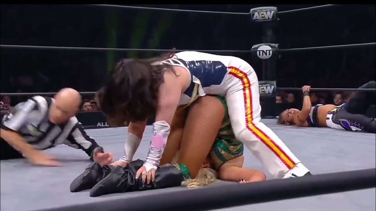 Emi Sakura pins Penelope Ford 