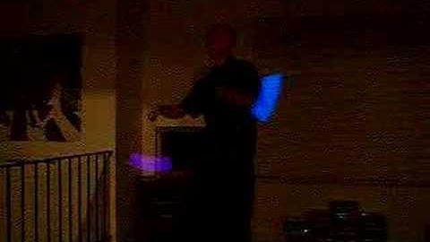 Glowstringing by Wesnile! Glowsticking Stringing Poi